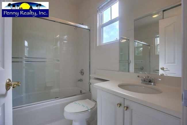 Building Photo - Stunning 4 Bedroom 3.5 Bath Home in the Co...
