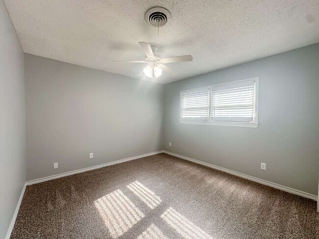 Building Photo - Newly-updated, 3-bedroom near LCU!