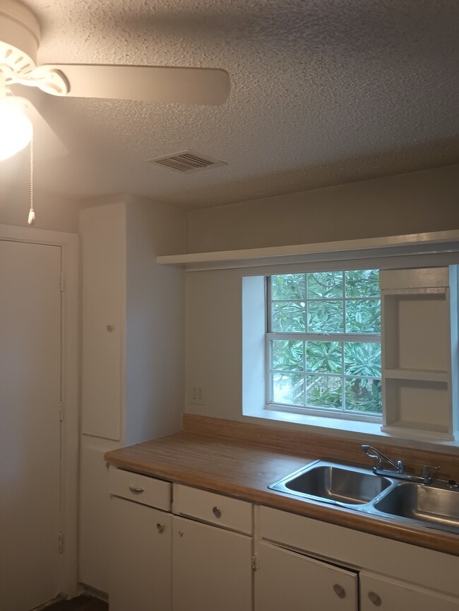 Building Photo - 112 Cooksey Ave