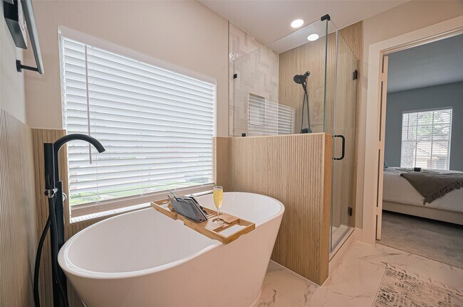 Building Photo - 5615 Haven Point Dr