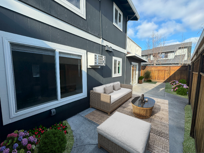 Building Photo - 2304 Maher Dr