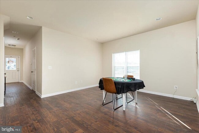 Building Photo - 109 Splendor Gdn Wy