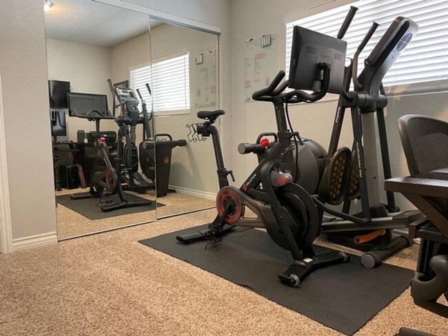 Building Photo - Poway: 4bd/2ba+ Attchd Gar - Single Level