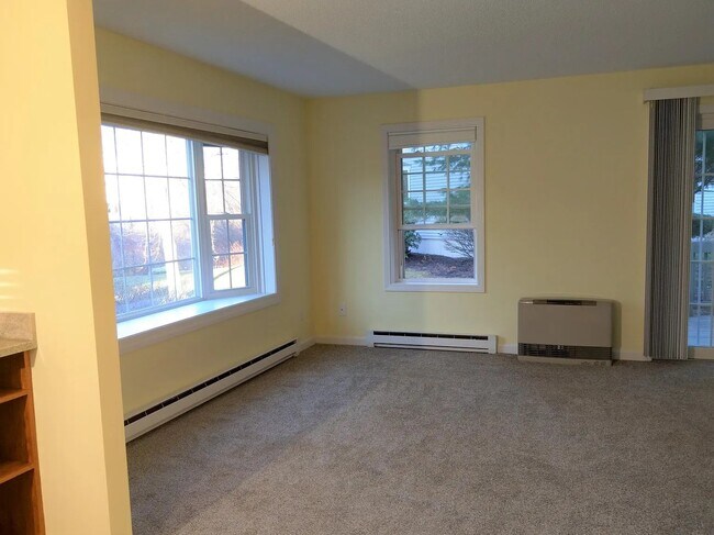 Building Photo - 14 Wellstone Dr