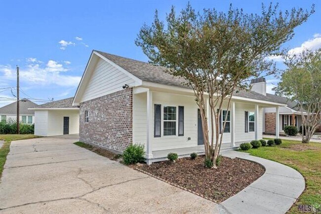 Building Photo - 13411 Country Meadow Ave