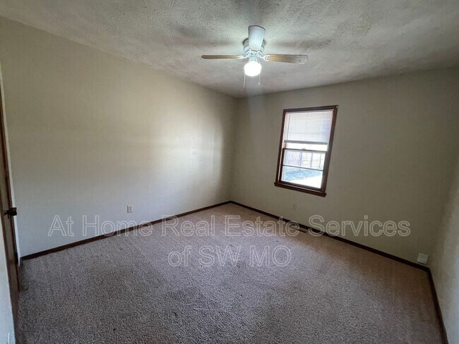 Building Photo - 1357 S Sieger Dr