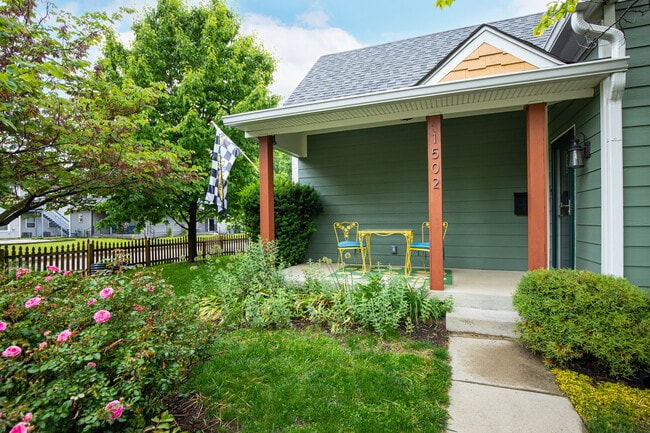 Building Photo - 1502 Woodlawn Ave