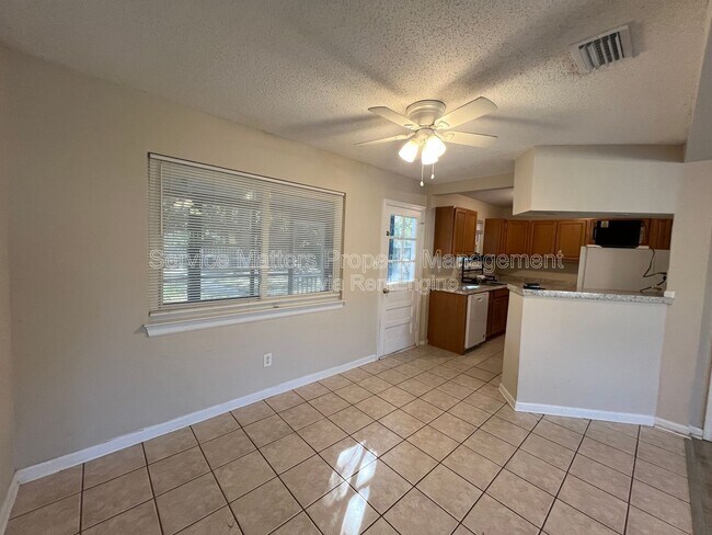 Building Photo - 303 Newcastle Dr