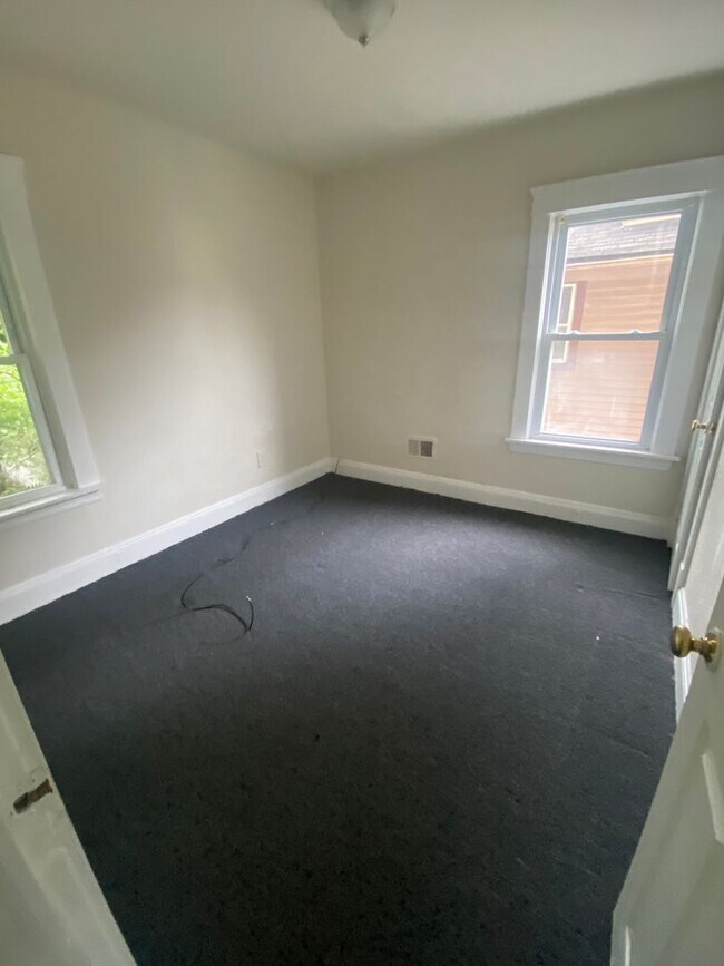 Building Photo - 3bd Single Cash Pay/Section 8