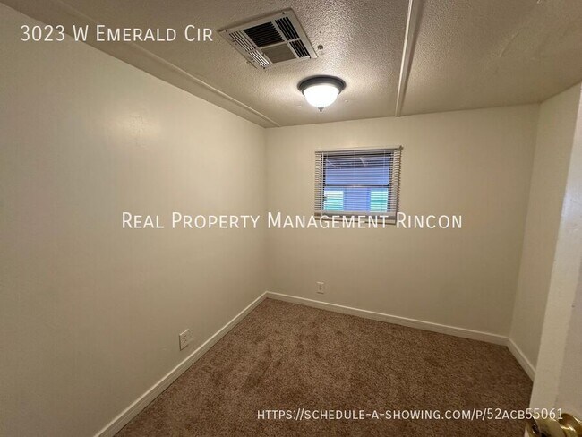 Building Photo - 3023 W Emerald Cir