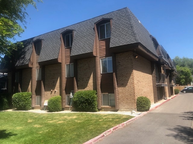 Building Photo - 72 880 N