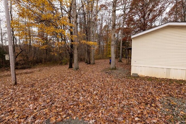 Building Photo - Quiet country living