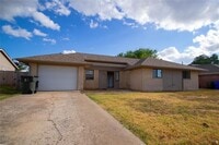 Building Photo - 2204 Lafayette Dr