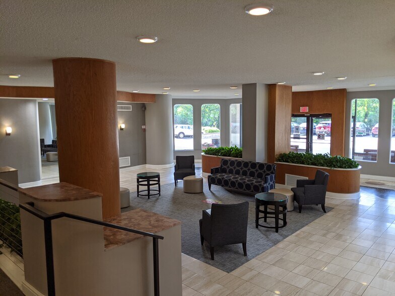Lobby - 2500 N Van Dorn St