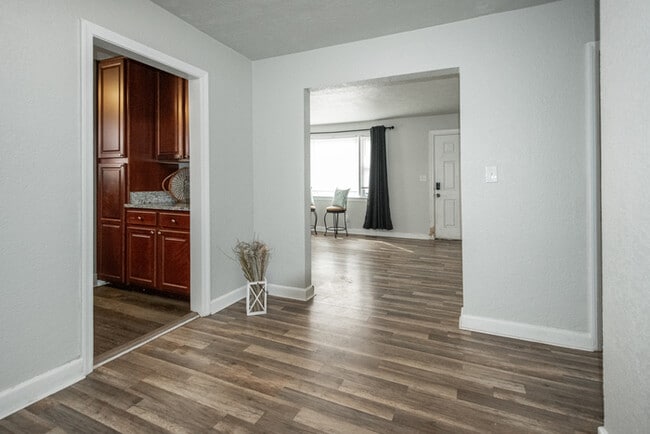 Building Photo - Charming 4-bedroom Cape Cod residence.