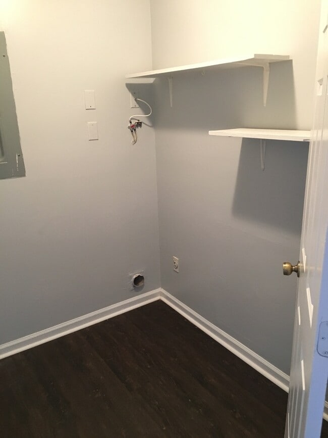 Building Photo - 2 Bedroom 1.5 Bath Townhome On James Island!