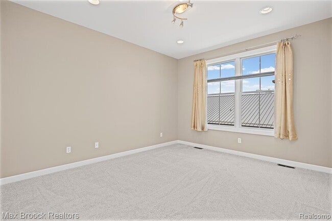 Building Photo - 420 Lewis Ct