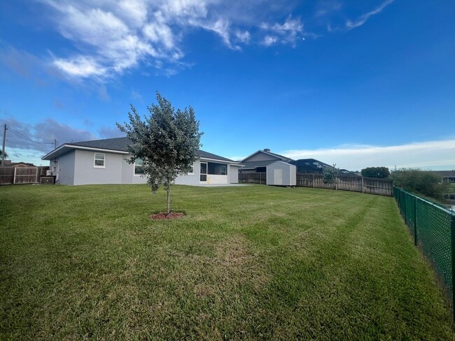 Building Photo - Fully Renovated Home in San Carlos with Wa...