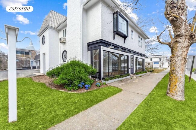 Building Photo - 710 Montauk Hwy