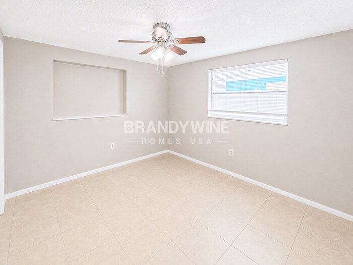 Building Photo - 10901 Queens Rd