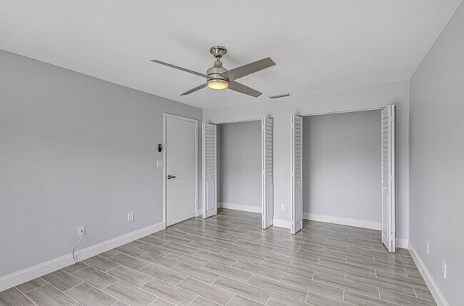Building Photo - 1240 Summit Pl Cir