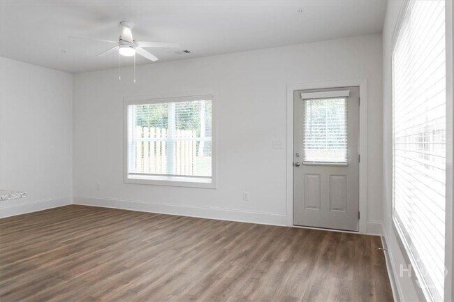 Building Photo - 354 Arch St