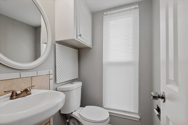 Building Photo - 1935 Barnsley Ln