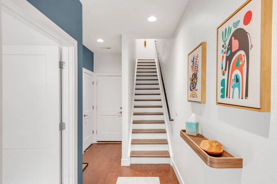 Building Photo - 1282 W 11th Ave