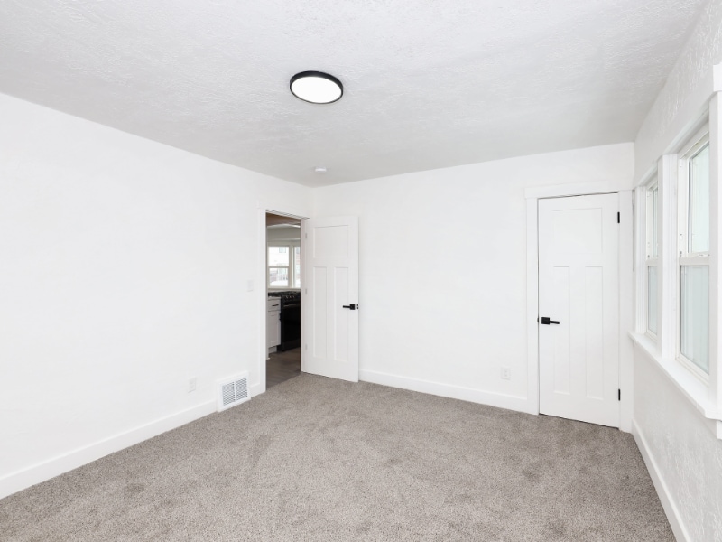 Building Photo - 2867 Kiesel Ave