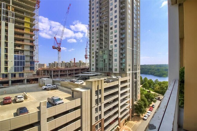 Building Photo - 54 Rainey St