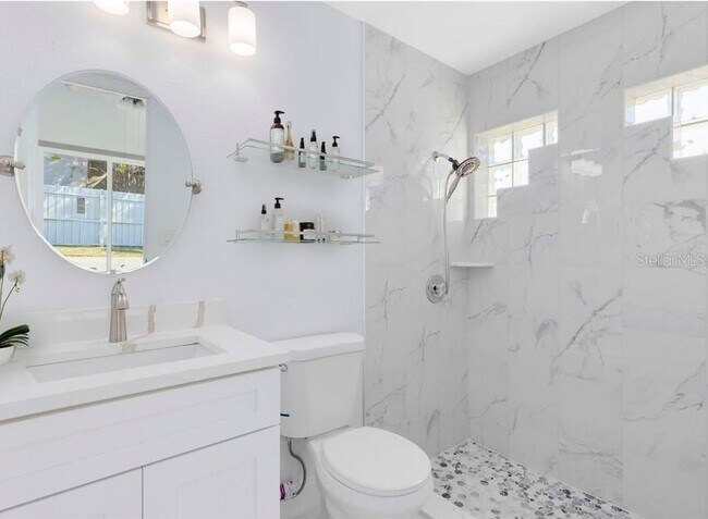 Building Photo - 3383 Hamlet Loop