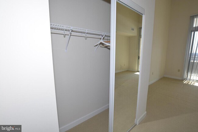 Building Photo - 5750 Bou Ave
