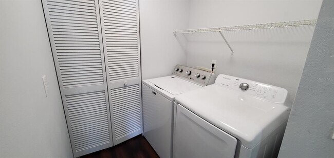 Building Photo - 5210 Wedgewood Ln