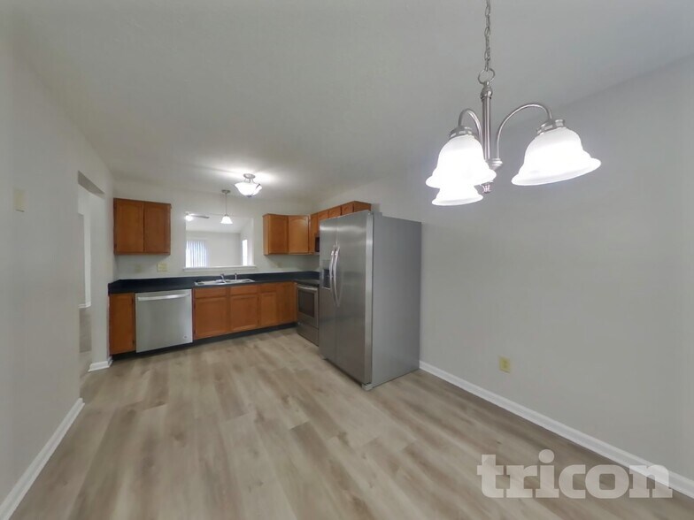 Building Photo - 1039 Central Park Blvd S