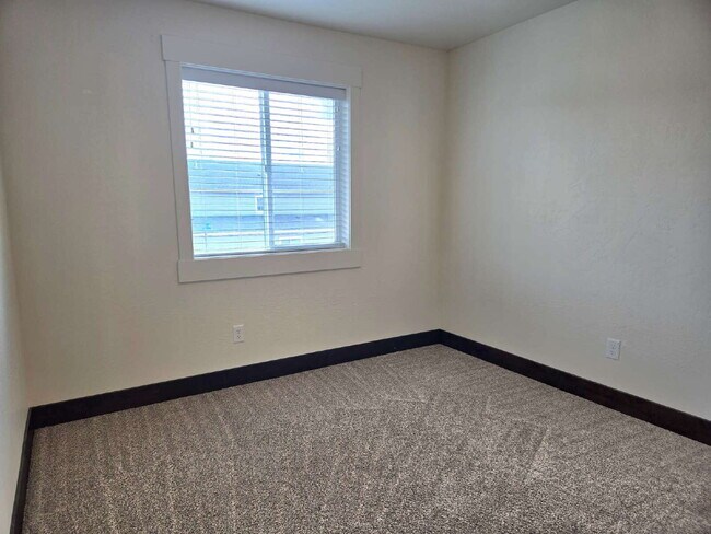 Building Photo - 2 bedroom ,2 bathroom w/ no stairs