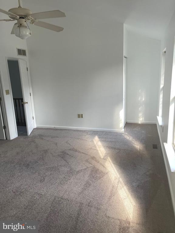 Building Photo - 363 Stonehedge Ln