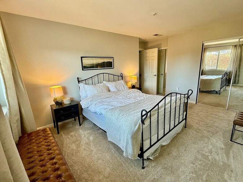 Building Photo - 142 Cherry St