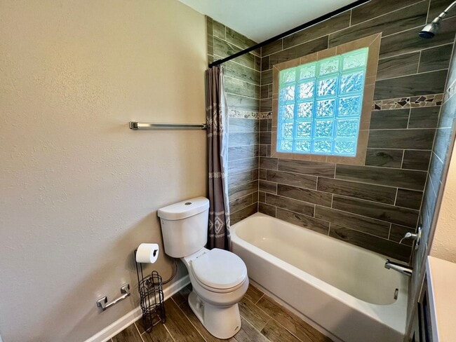 Building Photo - Charming 4 Bedroom home in Norfolk