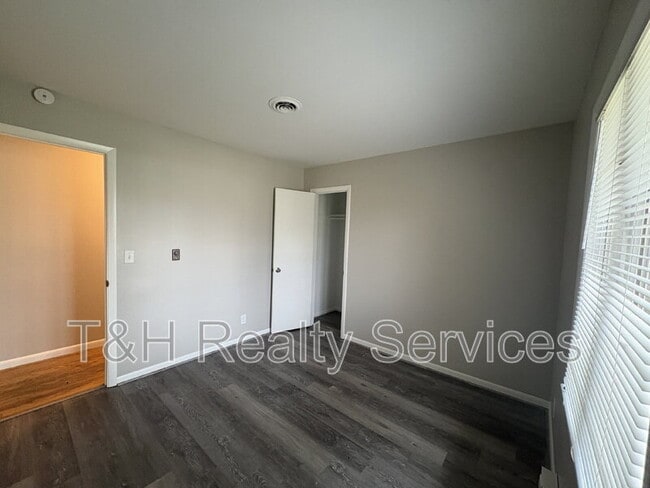 Building Photo - 509 Glendale Dr