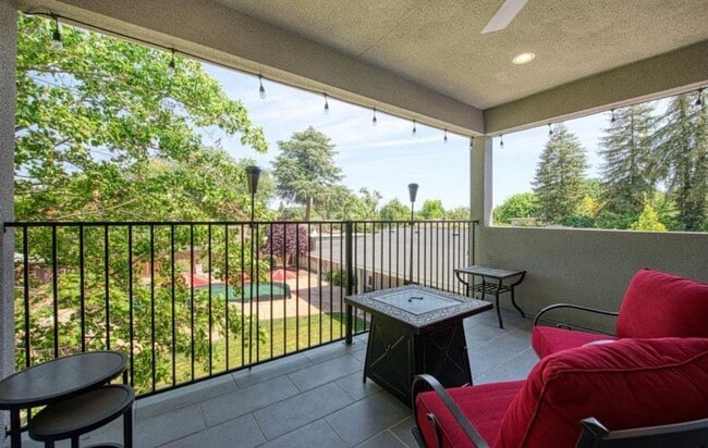 Building Photo - SE Visalia Spacious home coming soon!