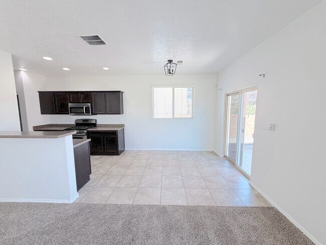 Building Photo - Beautiful 3 Bedroom Home in Montecito Estates area on Albuquerque's Westside. Refrigerated Air! O...