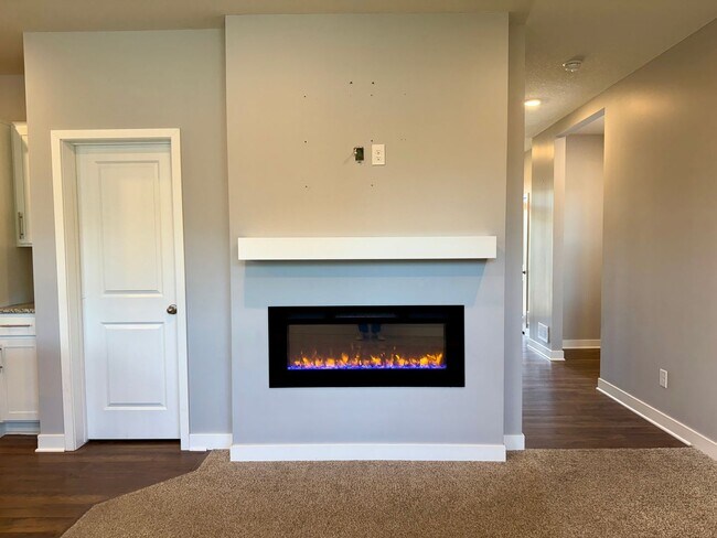 Building Photo - Comfort & Space Await in This Stunning 4BR Dayton Home