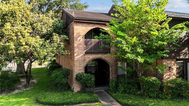 Building Photo - 5921 Arncliffe Dr
