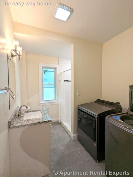 Building Photo - 8 Lowell Cir