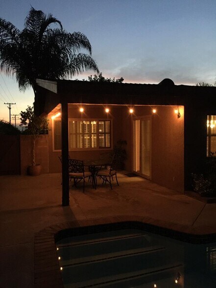 Building Photo - 2000 Karen St