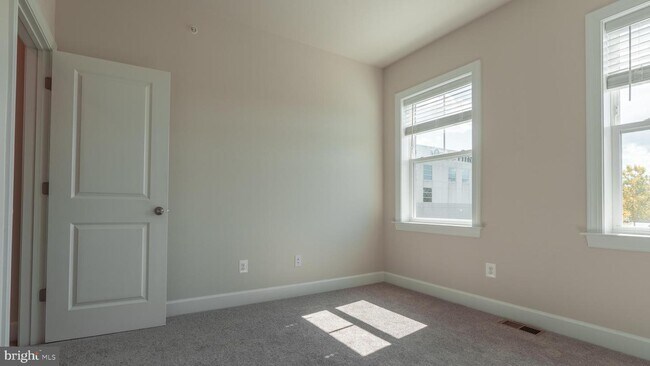 Building Photo - 14965 River Walk Way