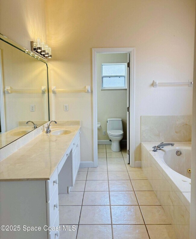 Building Photo - 791 Sunset Lakes Dr