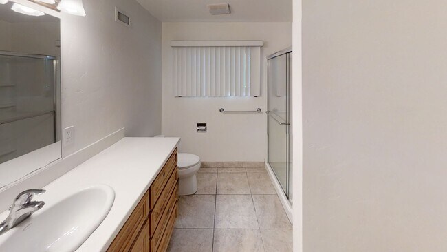 Building Photo - HUGE House!! CLOSEST to Campus! (Lease out...