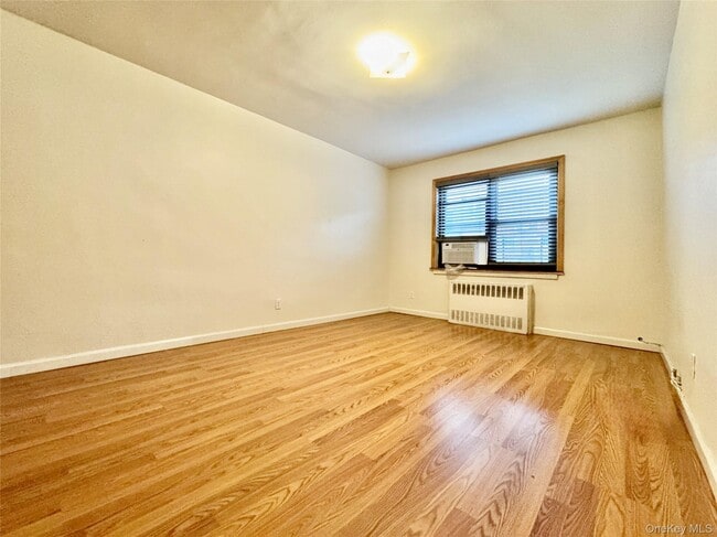 Building Photo - 25-40-40 77th St