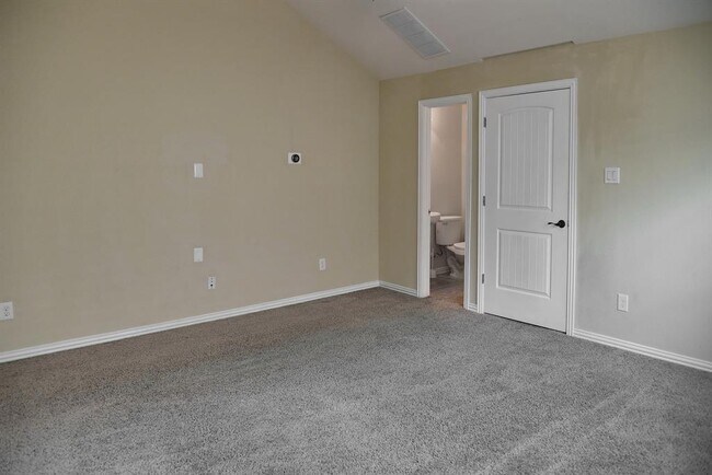 Building Photo - 2229 Maple Point Dr N